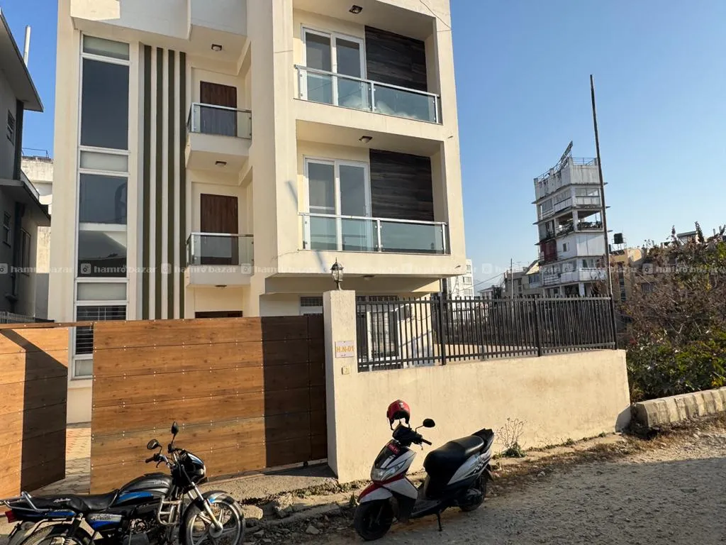 Spacious New Modern House Sale at Hattiban
